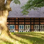Park Am X Nattika Ayurveda, Health Spirit Penzlin